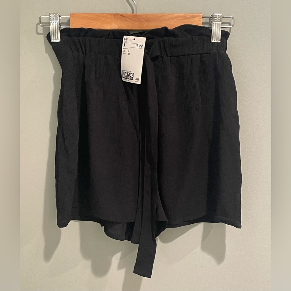 H&M Divided Black High Waisted‎ Shorts-Size 0 New with Tags